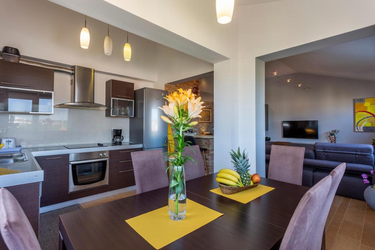Apartman Ember Pula Exterior foto